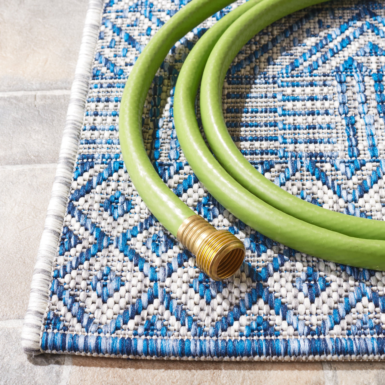 SAFAVIEH Courtyard Evander Geometric Indoor/Outdoor Area Rug, Gray/Blue, 5'3" x 7'7"