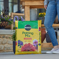 Miracle-Gro Potting Mix, For Indoor or Outdoor Potted Plants, Flowers, Shrubs, 25 qt.
