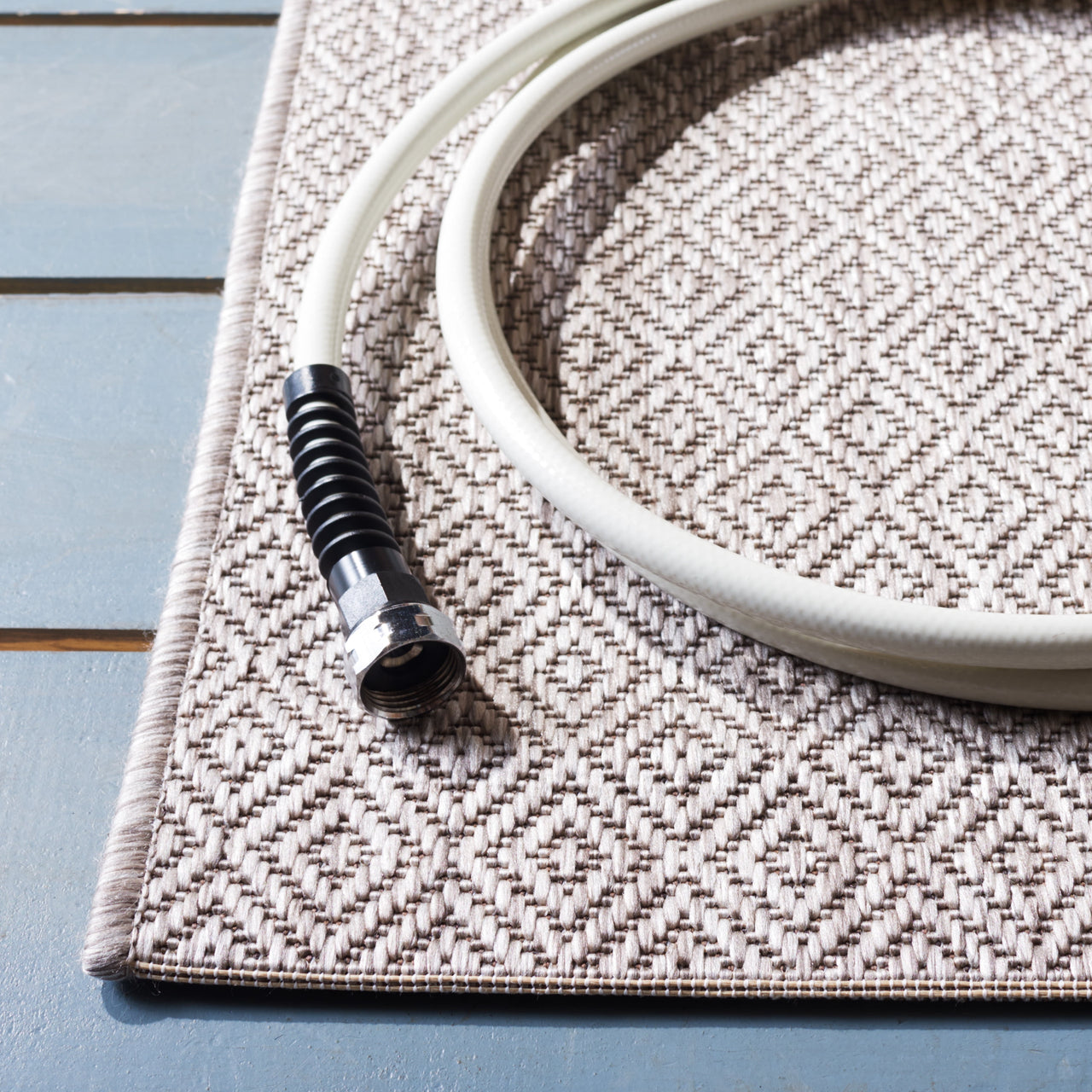 Safavieh Courtyard Mitre Geometric Indoor/Outdoor Area Rug, Beige, 5'3" x 7'7"