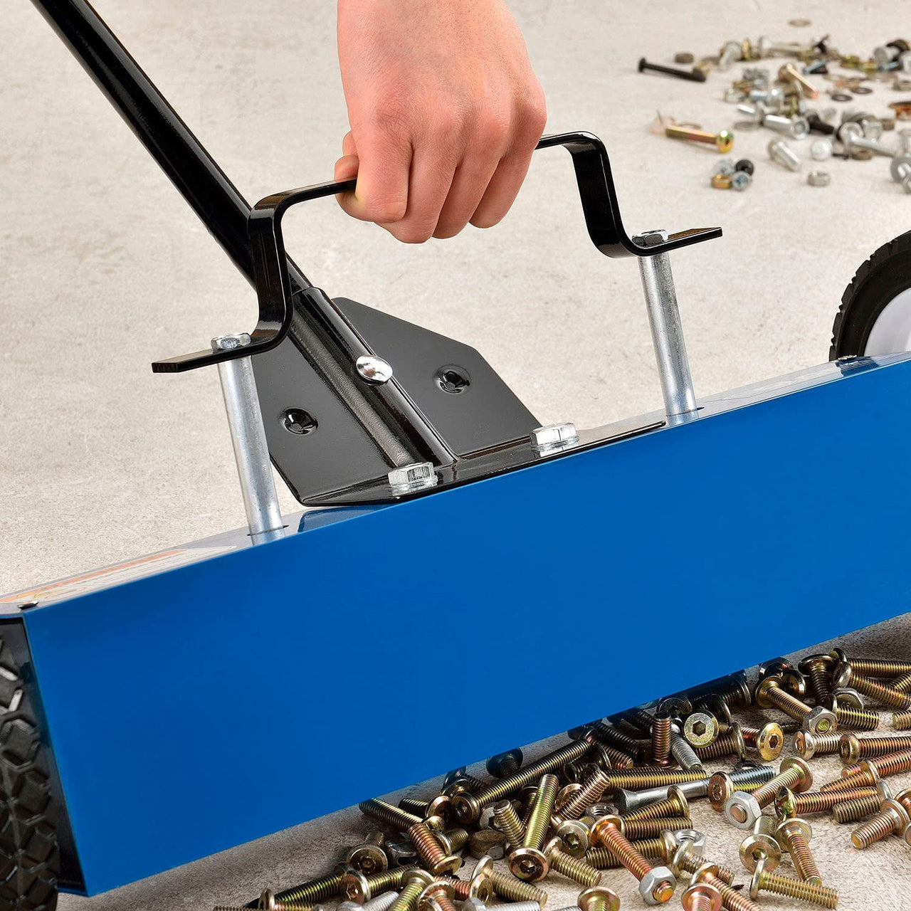 Global Industrial 18"W Magnetic Floor Sweeper