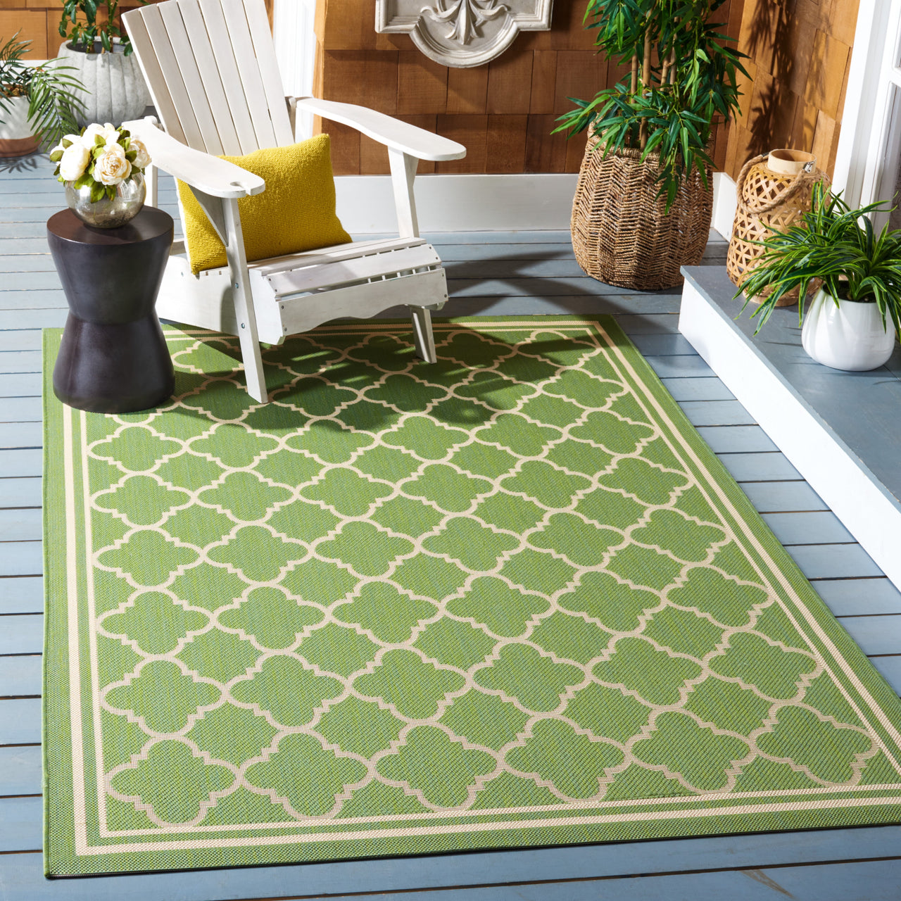 Safavieh Courtyard Alina Geometric Quatrefoil Indoor/Outdoor Area Rug, Black/Beige, 5'3" x 7'7"