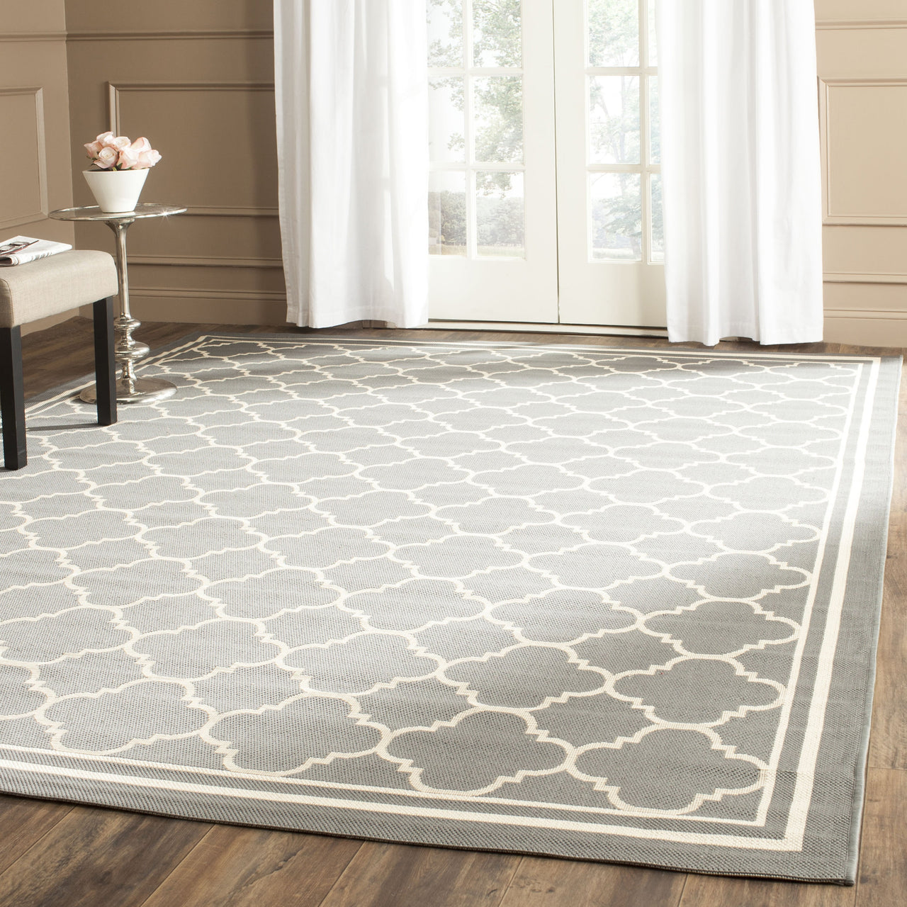 Safavieh Courtyard Alina Geometric Quatrefoil Indoor/Outdoor Area Rug, Black/Beige, 5'3" x 7'7"