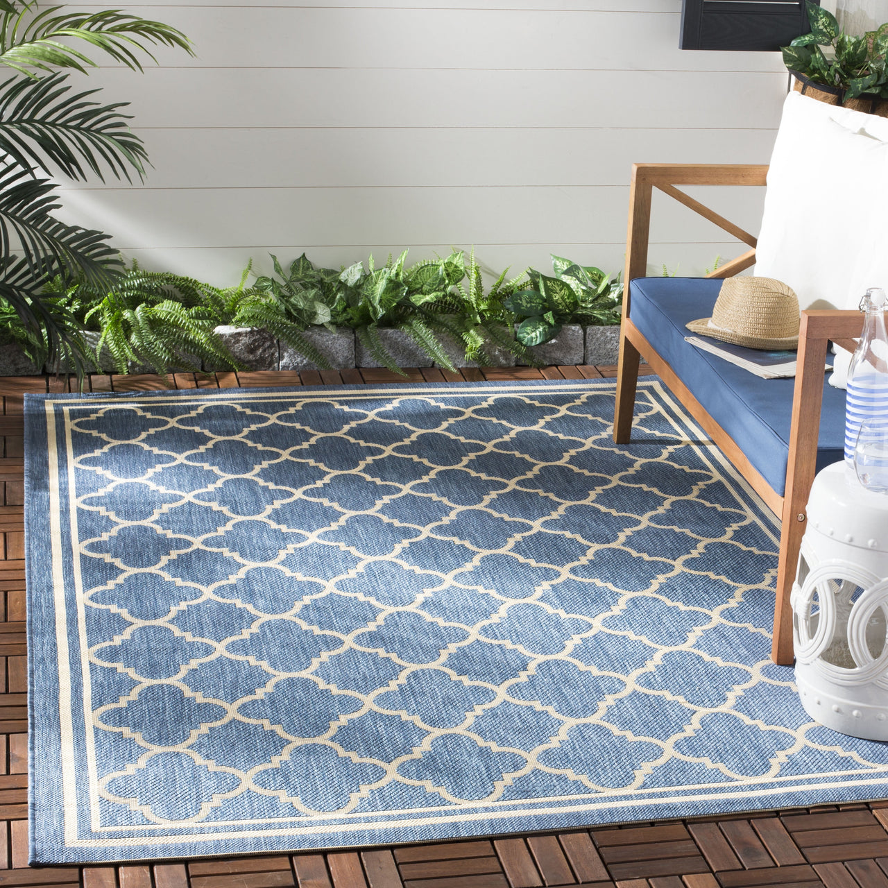 Safavieh Courtyard Alina Geometric Quatrefoil Indoor/Outdoor Area Rug, Black/Beige, 5'3" x 7'7"