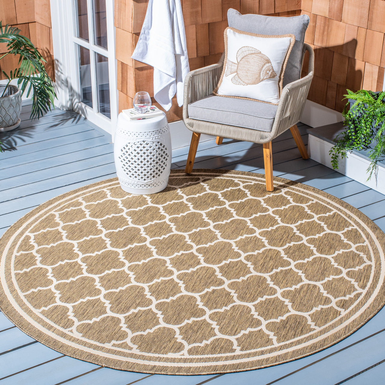 Safavieh Courtyard Alina Geometric Quatrefoil Indoor/Outdoor Area Rug, Black/Beige, 5'3" x 7'7"