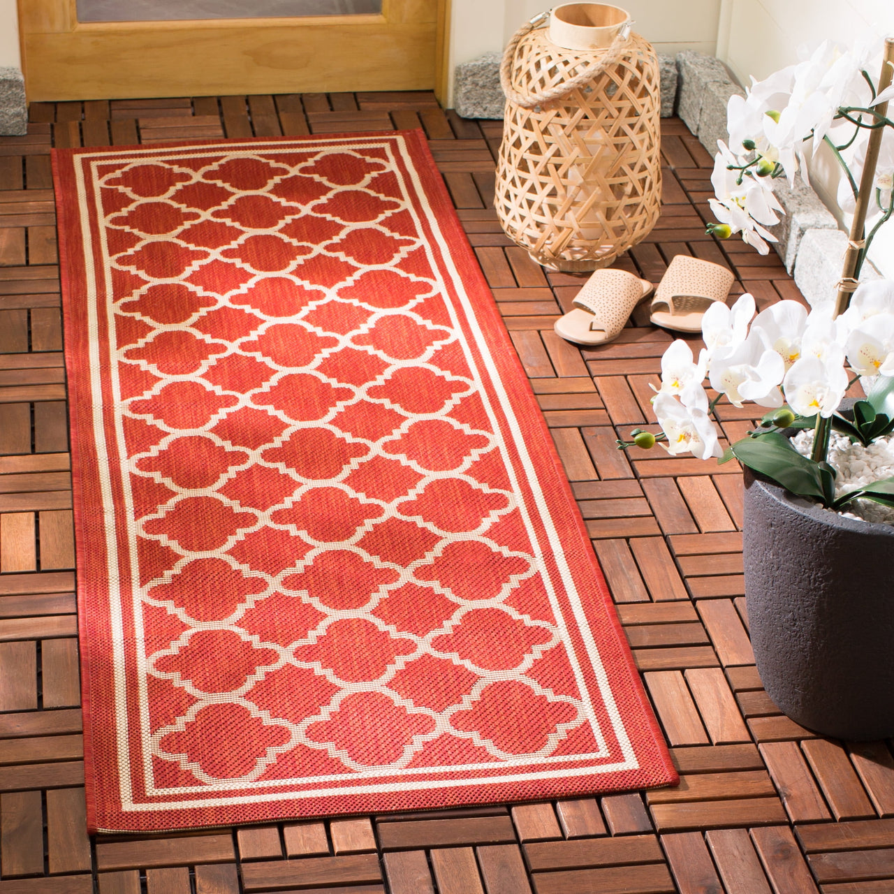 Safavieh Courtyard Alina Geometric Quatrefoil Indoor/Outdoor Area Rug, Black/Beige, 5'3" x 7'7"
