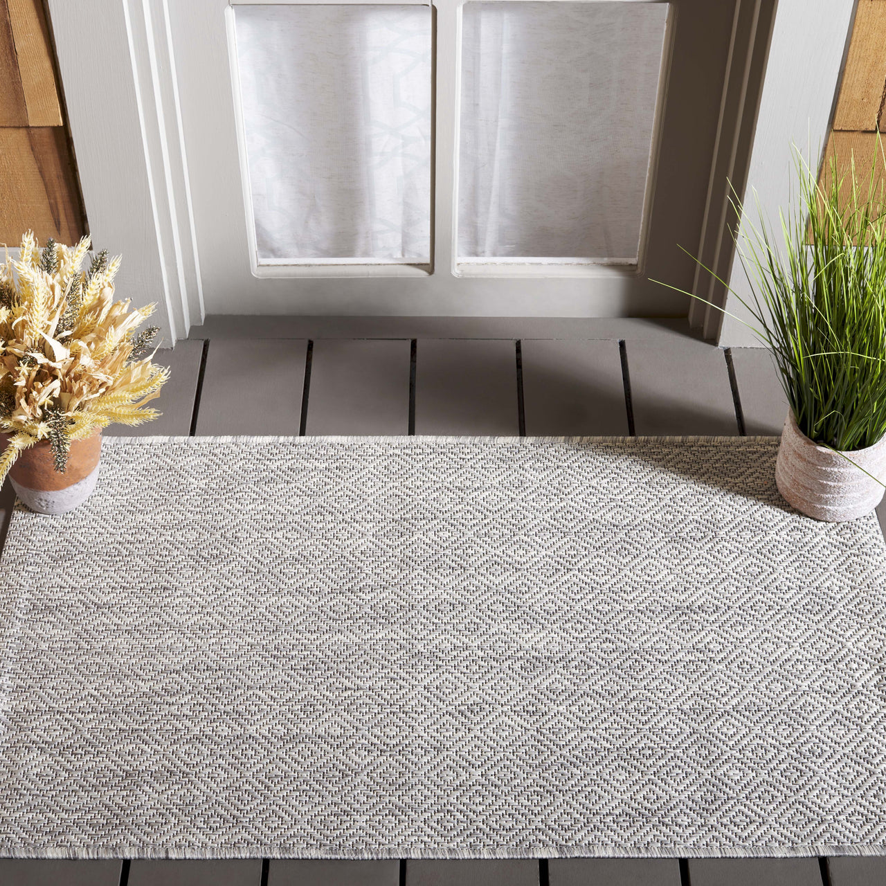 Safavieh Courtyard Mitre Geometric Indoor/Outdoor Area Rug, Beige, 5'3" x 7'7"