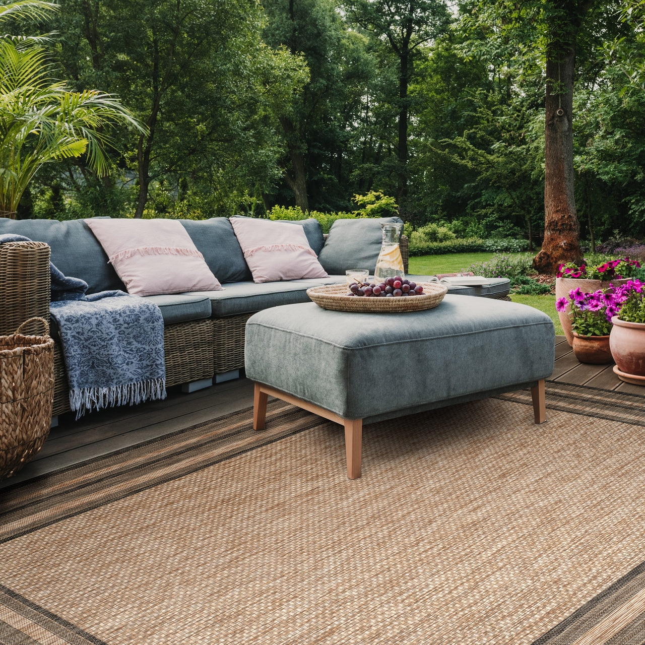 SAFAVIEH Courtyard Ercan Bordered Indoor/Outdoor Area Rug, Natural/Black, 8' x 10'