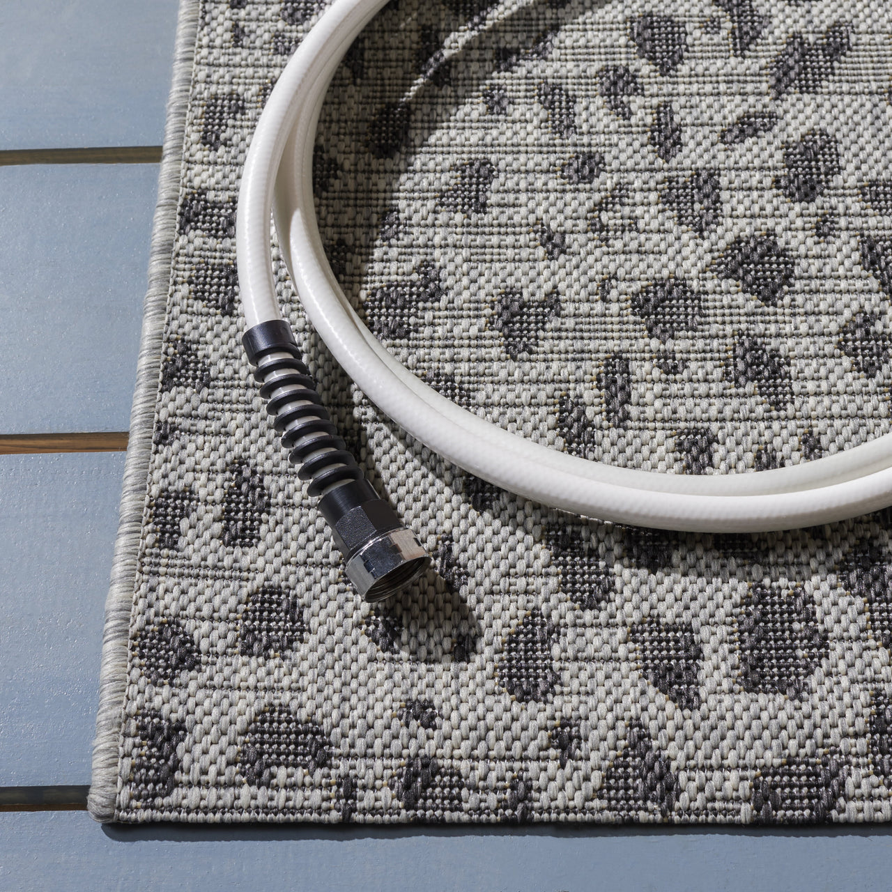 Safavieh Courtyard Karina Animal Indoor/Outdoor Area Rug, Gray/Black, 5'5" x 7'7"
