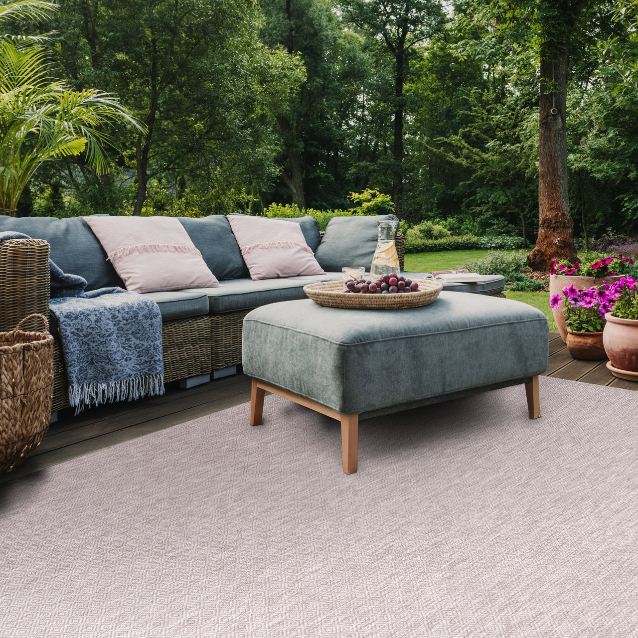 Safavieh Courtyard Mitre Geometric Indoor/Outdoor Area Rug, Beige, 5'3" x 7'7"